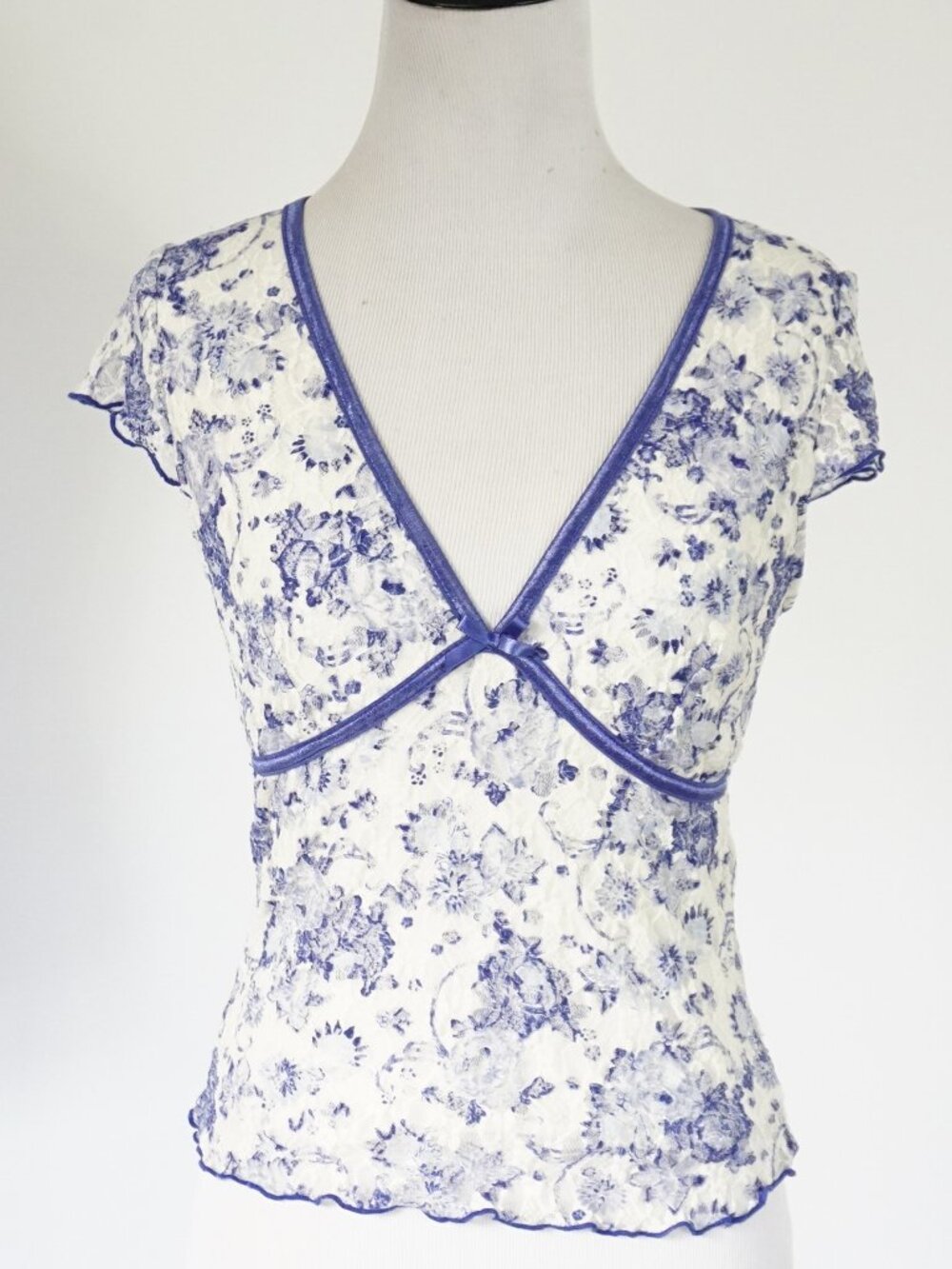Blue White V Neck Short Sleeve Stretchy Lace top From Thirty/Thirty LA M